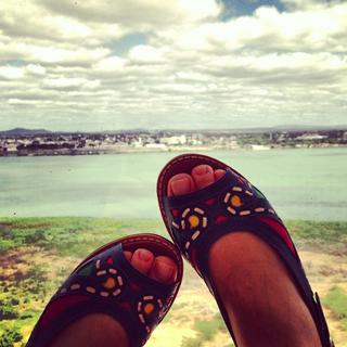 Isis Valverde feet photo thumbnail