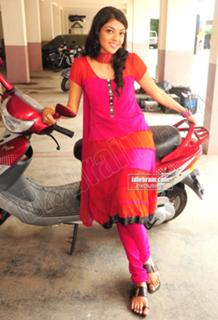 Kajal Aggarwal feet photo thumbnail