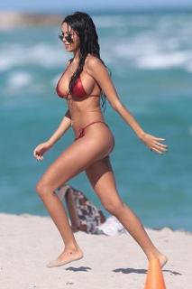 Nabilla Benattia feet photo thumbnail