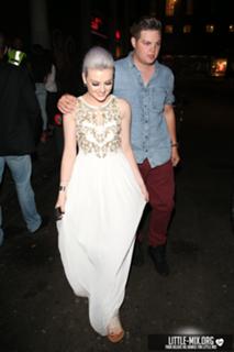 Perrie Edwards feet photo thumbnail