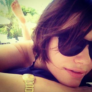 Emmy Rossum feet photo thumbnail