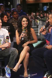 Vanessa Hudgens feet photo thumbnail