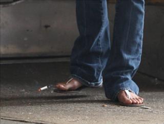 Mila Kunis feet photo thumbnail