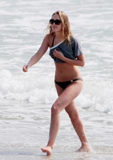 Leighton Meester feet photo thumbnail