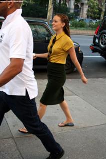 Leighton Meester feet photo thumbnail
