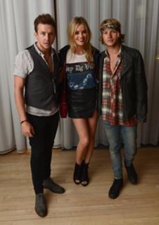 Laura Whitmore feet photo thumbnail