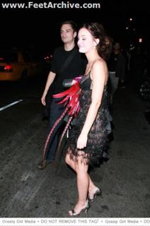 Leighton Meester feet photo thumbnail