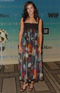 Leighton Meester feet photo thumbnail
