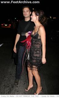 Leighton Meester feet photo thumbnail