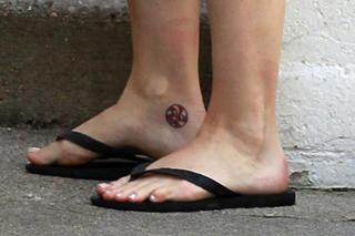 Katy Perry feet photo thumbnail