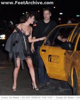 Leighton Meester feet photo thumbnail
