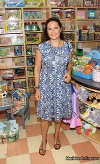 Mariska Hargitay feet photo thumbnail