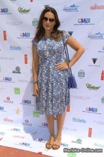 Mariska Hargitay feet photo thumbnail