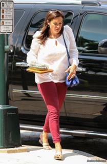 Mariska Hargitay feet photo thumbnail
