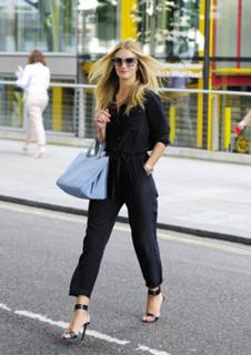 Rosie Huntington-Whiteley feet photo thumbnail