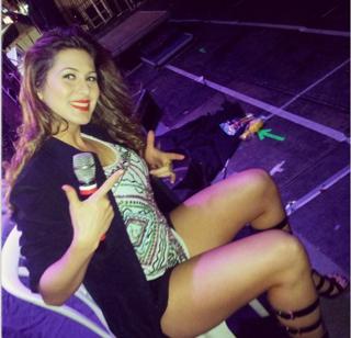 Lívia Andrade feet photo thumbnail