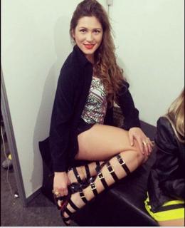Lívia Andrade feet photo thumbnail