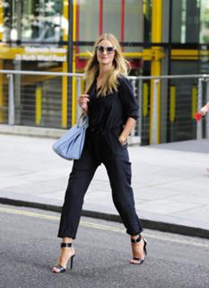 Rosie Huntington-Whiteley feet photo thumbnail