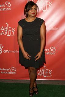 Mindy Kaling feet photo thumbnail