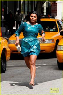 Mindy Kaling feet photo thumbnail