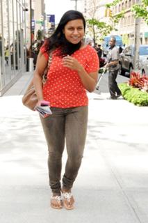 Mindy Kaling feet photo thumbnail