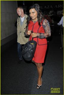 Mindy Kaling feet photo thumbnail