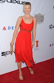 Ali Larter feet photo thumbnail