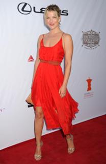 Ali Larter feet photo thumbnail