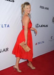 Ali Larter feet photo thumbnail