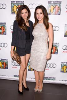 Lacey Chabert feet photo thumbnail