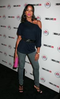 Dania Ramirez feet photo thumbnail