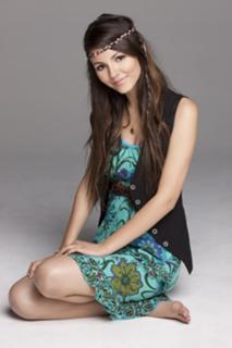 Victoria Justice feet photo thumbnail