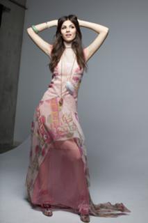 Victoria Justice feet photo thumbnail