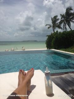 Reese Witherspoon feet photo thumbnail