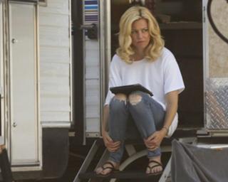 Elizabeth Banks feet photo thumbnail