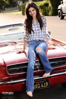 Victoria Justice feet photo thumbnail
