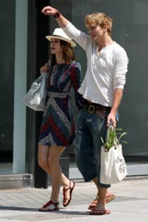 Keira Knightley feet photo thumbnail