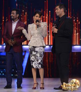 Madhuri Dixit feet photo thumbnail