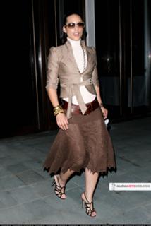 Alicia Keys feet photo thumbnail