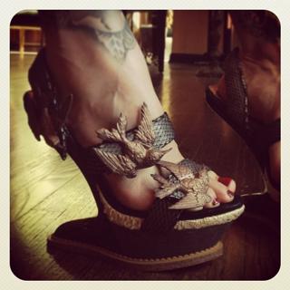 Katherine von Drachenberg feet photo thumbnail
