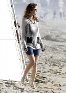 Michelle Monaghan feet photo thumbnail