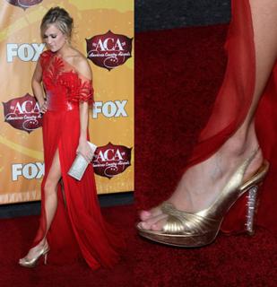 Carrie Underwood feet photo thumbnail