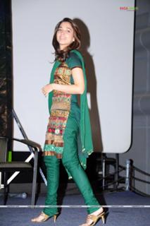 Tamannaah Bhatia feet photo thumbnail