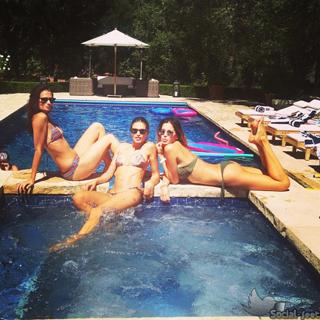 Elisabetta Canalis feet photo thumbnail