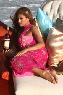 Eva Mendes feet photo thumbnail