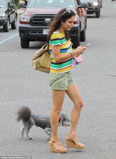 Bethenny Frankel feet photo thumbnail
