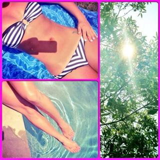 Lea Michele feet photo thumbnail