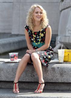 AnnaSophia Robb feet photo thumbnail