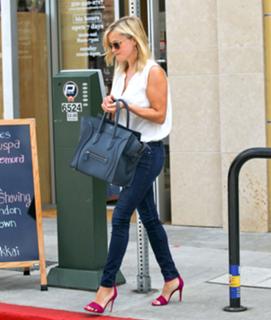 Reese Witherspoon feet photo thumbnail