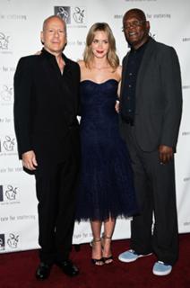 Emily Blunt feet photo thumbnail